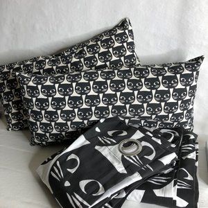 Ikea Mattram Black Cat 2 Panels and 2 PIllows